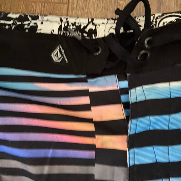 Volcom board shorts sz large - Picture 3 of 4